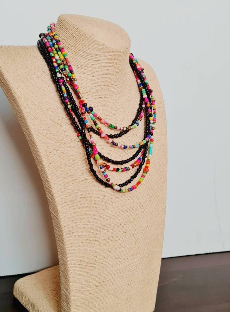 Boho Seed Bead Layered Halskette Mehrfarbiger Bib Kragen von GangesIndiSoul