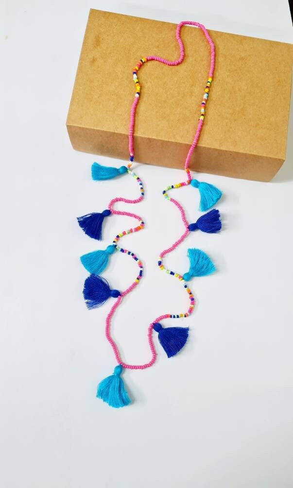 Boho Türkis Quaste Halskette Rosa Rocailles, Langer Perlenschmuck von GangesIndiSoul