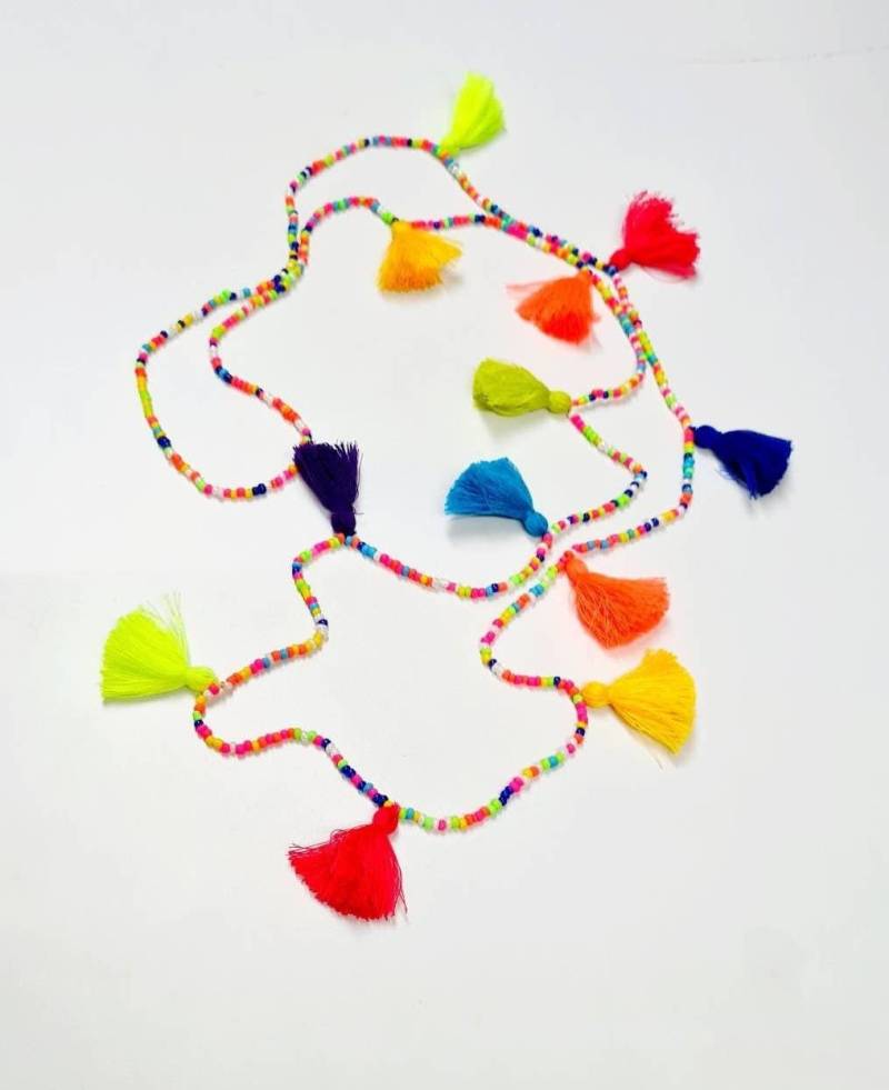 Handgemachte Extra Lange Mehrfarbige Quasten-Kette Bunte Rocailles Boho-Halskette von GangesIndiSoul