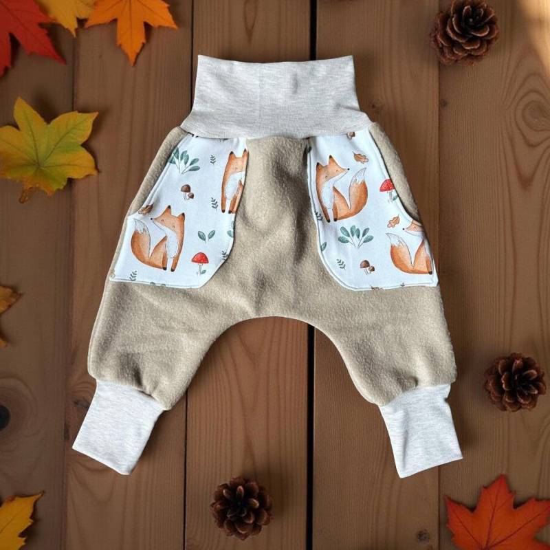 Fleecehose Baby Beige Mit Taschen | Motiv Wählbar| Warme Herbst-Winter Hose Für Babys | Handmade Mitwachshose Jungen & Mädchen von GanskleinbyDenise