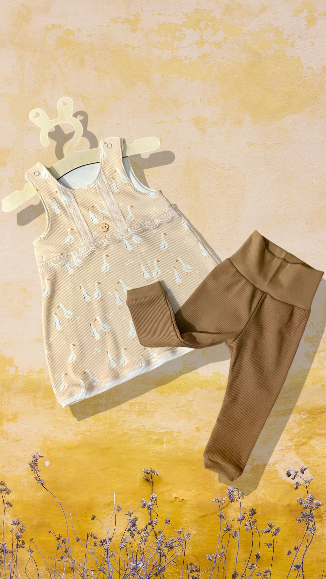 Beiges Träger-Kleid Für Mädchen Baby Mit Leggins/ Sommerkleid Baby/ Mädchen/ Set Sommer/ Babyset Gr. 62-68 von GanskleinbyDenise