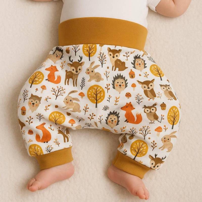 Handgemachte Baby Pumphose Waldtiere - Mitwachsende Hose Aus Baumwollsweat Unisex Outfit Geschenk Zur Geburt von GanskleinbyDenise