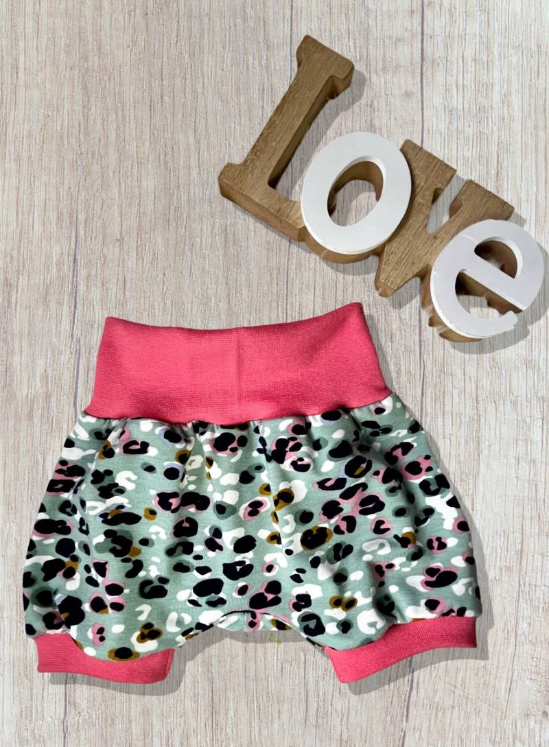 Kurze Pumphose, Mädchenshorts, Sommerhose Mädchen, Babyhose, Babygeschenk, Größe 56-62 von GanskleinbyDenise