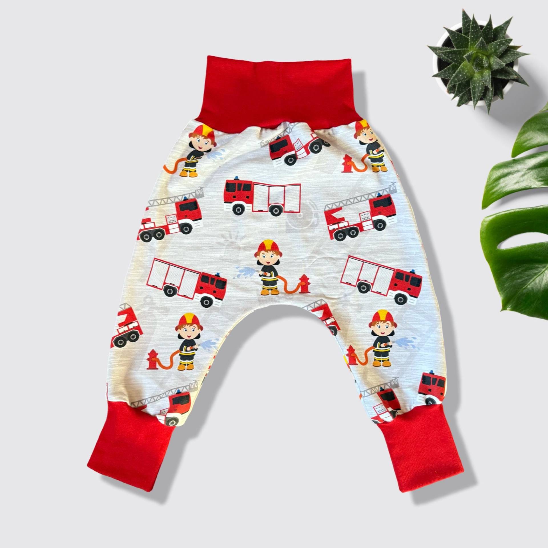 Pumphose Baby, Babyhose, Mitwachshose, Kinderhose, Feuerwehrmann, Handgefertigte Pumphose, Jungenhose, Schlichte Versch. Größen Pumphose Baby, Babyhose, Mitwachshose, Kinderhose, Feuerwehrmann, Handgefertigte Pumphose, Jungenhose, Schlichte Versch. Größen von GanskleinbyDenise