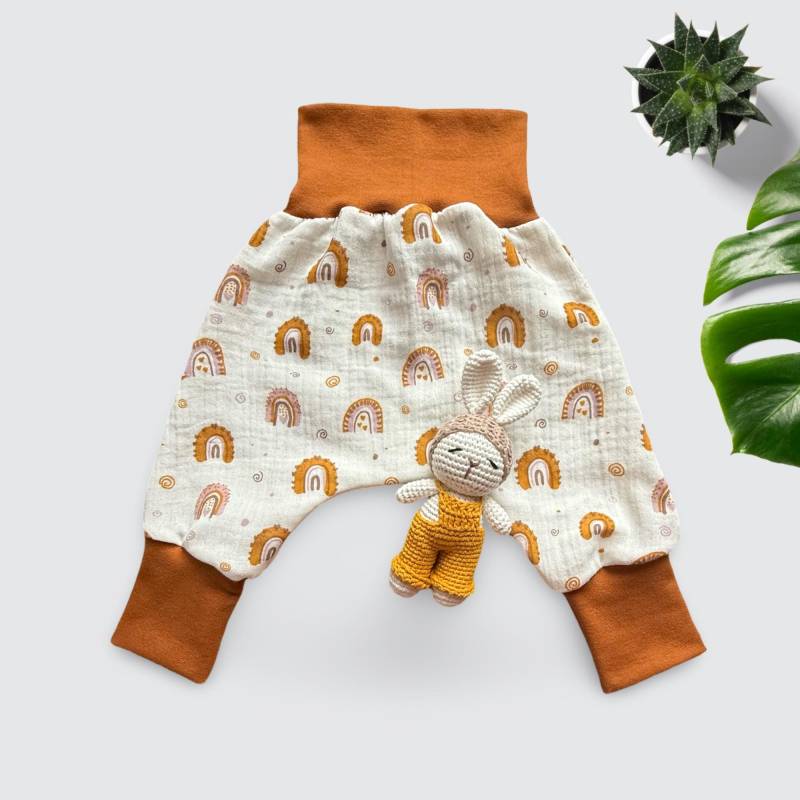 Pumphose Baby Musselin, Babyhose Kinderhose Mitwachshose, Handgefertigte Pumphose, Motiv Regenbogen, Versch. Größen von GanskleinbyDenise