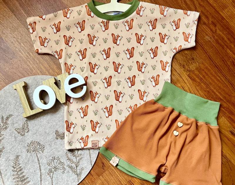 Sommer Outfit Kinder, Kurze Hose, Kurzarmshirt, Rippjersey, Pumphose, Kinderhose, Kurzes Kindershirt, Größe 92-98, Einzelstück von GanskleinbyDenise