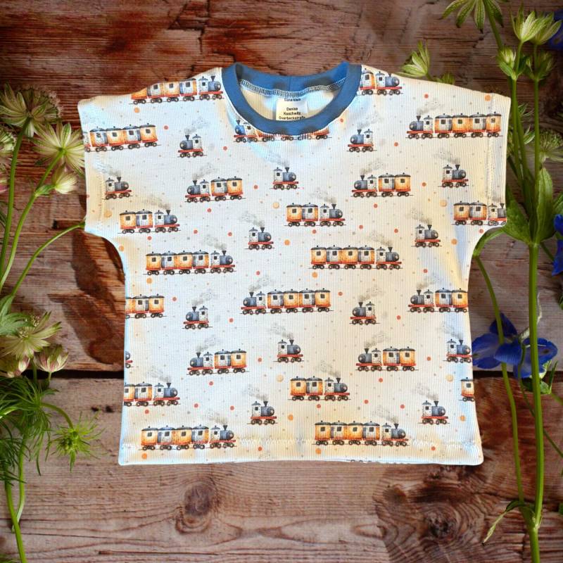 T-Shirt Für Kinder, Babytshirt, Kindertshirt, Motiv Kleiner Zug, Handgefertigtes Kindershirt, Oversizeshirt, Verschiedene Größen von GanskleinbyDenise