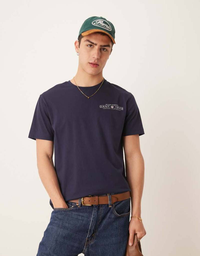 GANT - 1949 - T-Shirt in Marineblau mit Wappen-Logoprint auf Brusthöhe von Gant