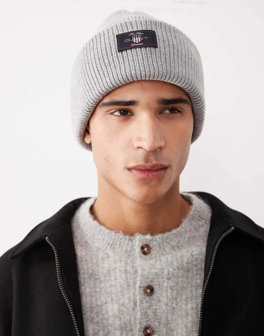 GANT - Gerippte Strickmütze in Grau mit Wappenlogo von Gant