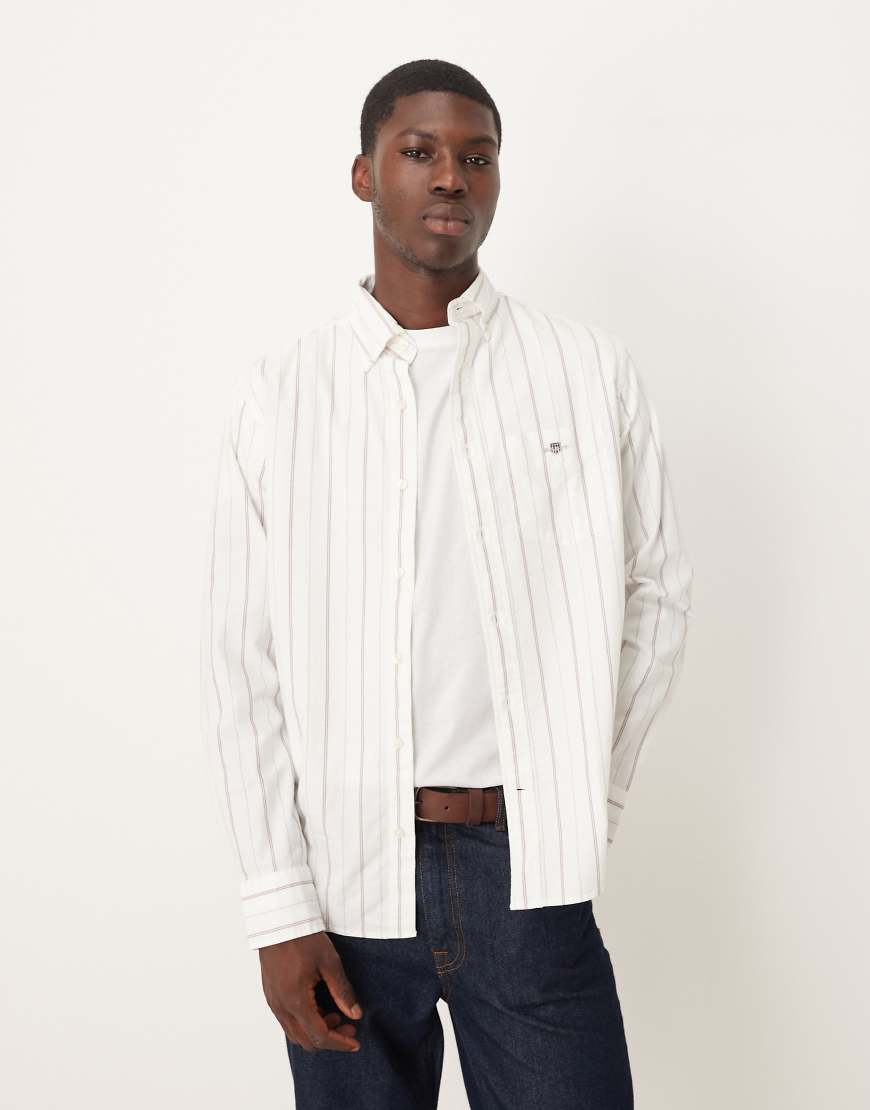 GANT - Klassisches Regular-Fit-Oxfordhemd in Weiß mit Streifen und Logo von Gant