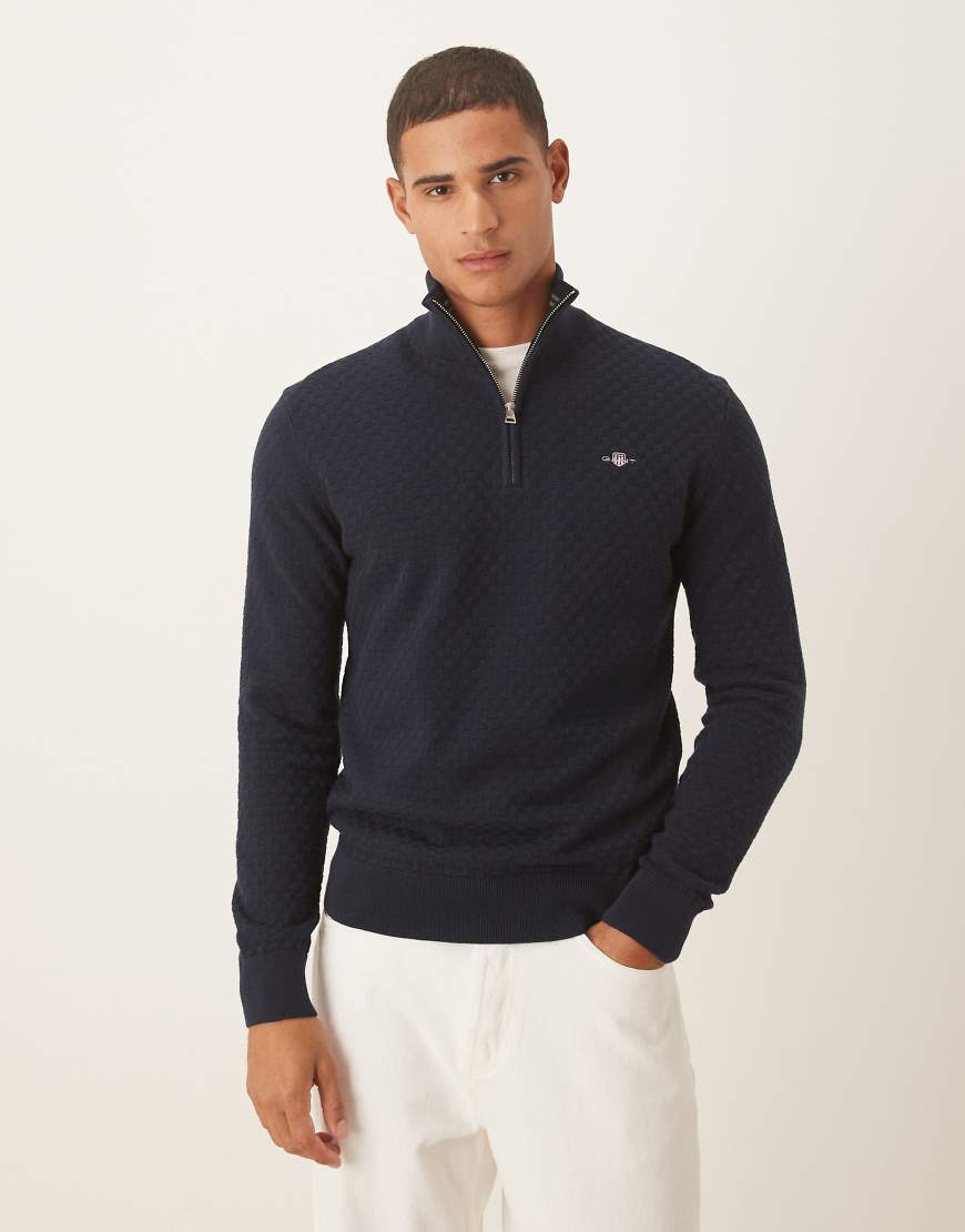 GANT - Strukturierter Strickpullover in Marineblau mit Schild-Logo und kurzem Reißverschluss GANT - Strukturierter Strickpullover in Marineblau mit Schild-Logo und kurzem Reißverschluss von Gant