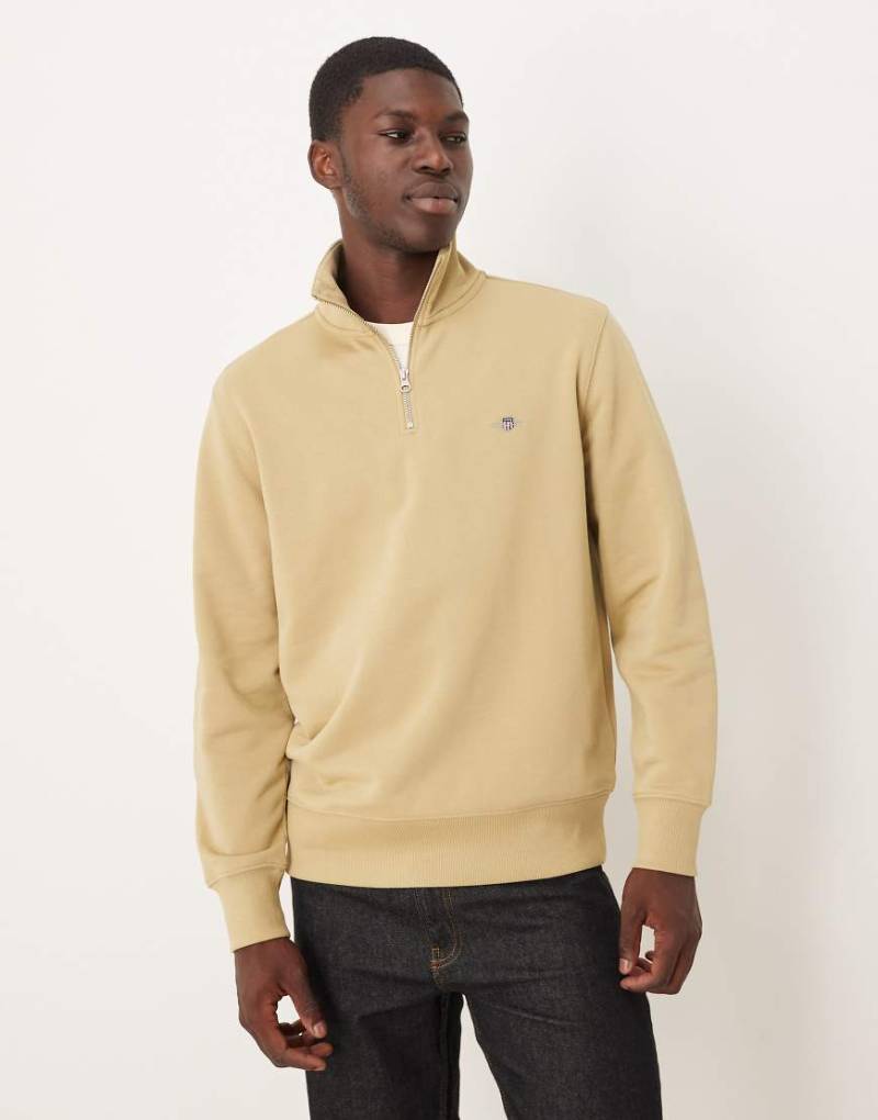 GANT - Sweatshirt in Beige mit Wappen-Logo und kurzem Reißverschluss-Neutral von Gant