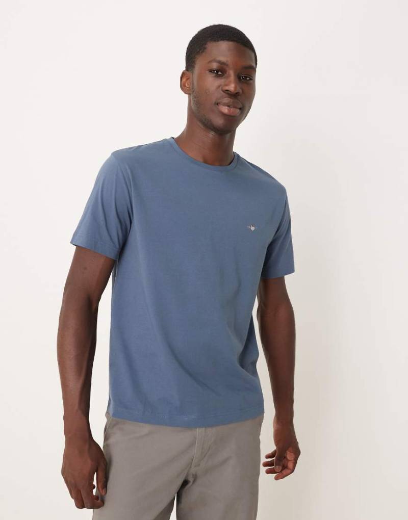 GANT - T-Shirt in Blau mit Retro-Wappenlogo von Gant