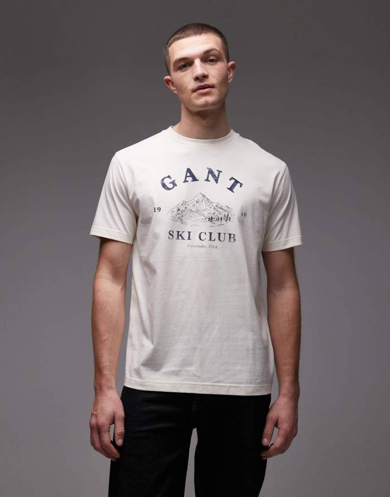 GANT - T-Shirt in Creme mit „Ski Club"-Grafikmotiv auf der Brust-Neutral von Gant