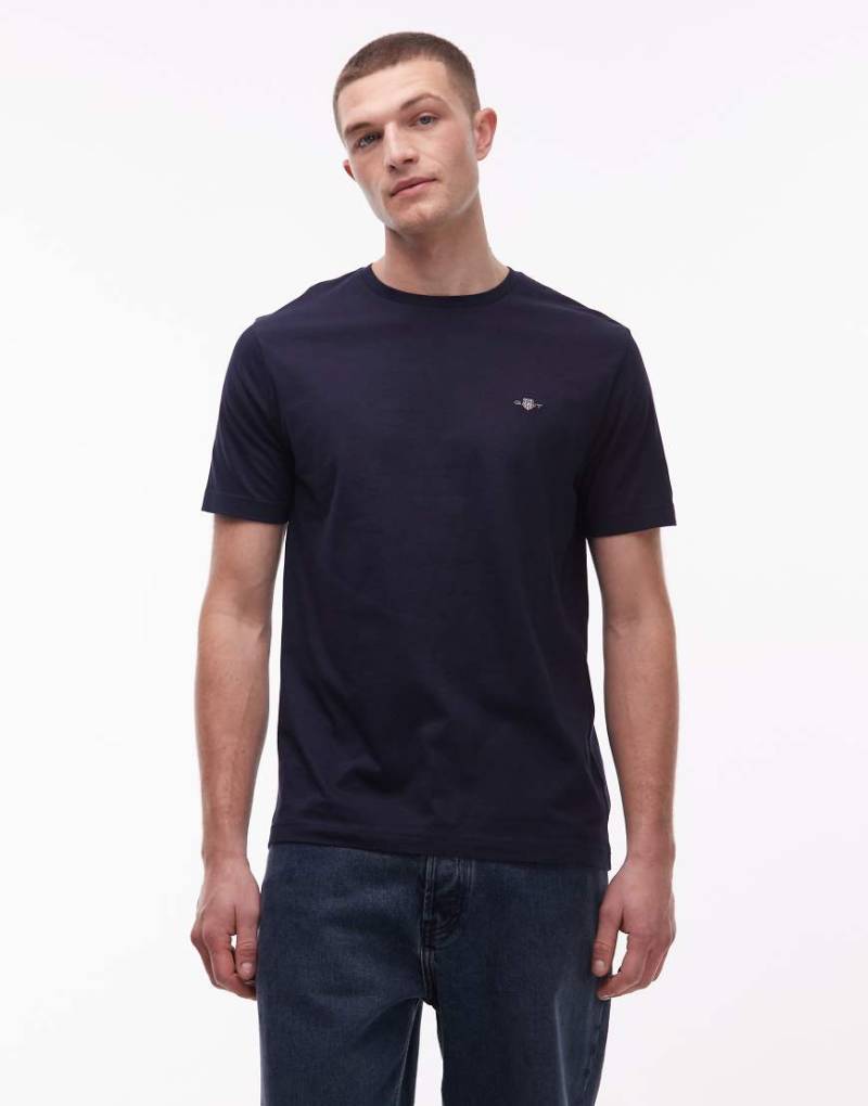 GANT - T-Shirt in Marineblau mit mittigem College-Logo auf der Brust von Gant