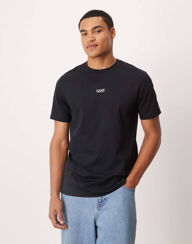 GANT - T-Shirt in Schwarz mit kleinem mittigem Logo von Gant