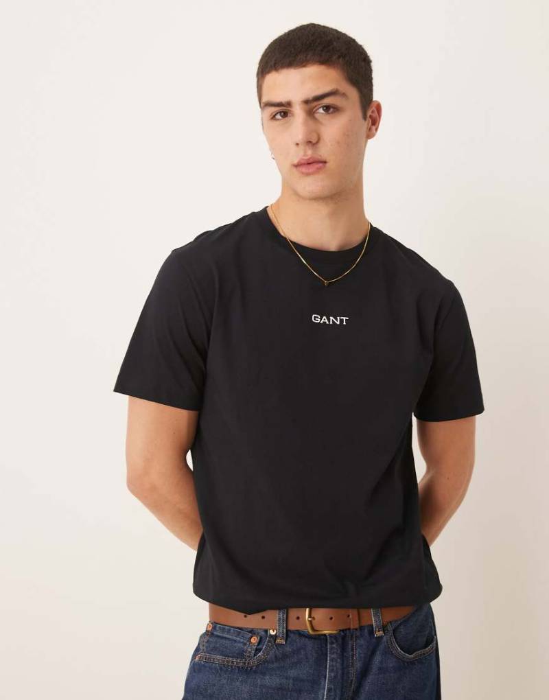 GANT - T-Shirt in Schwarz mit mittigem Logo von Gant
