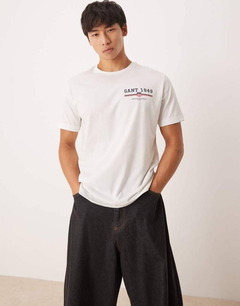 GANT - T-Shirt in Weiß mit kleinem Logo von Gant