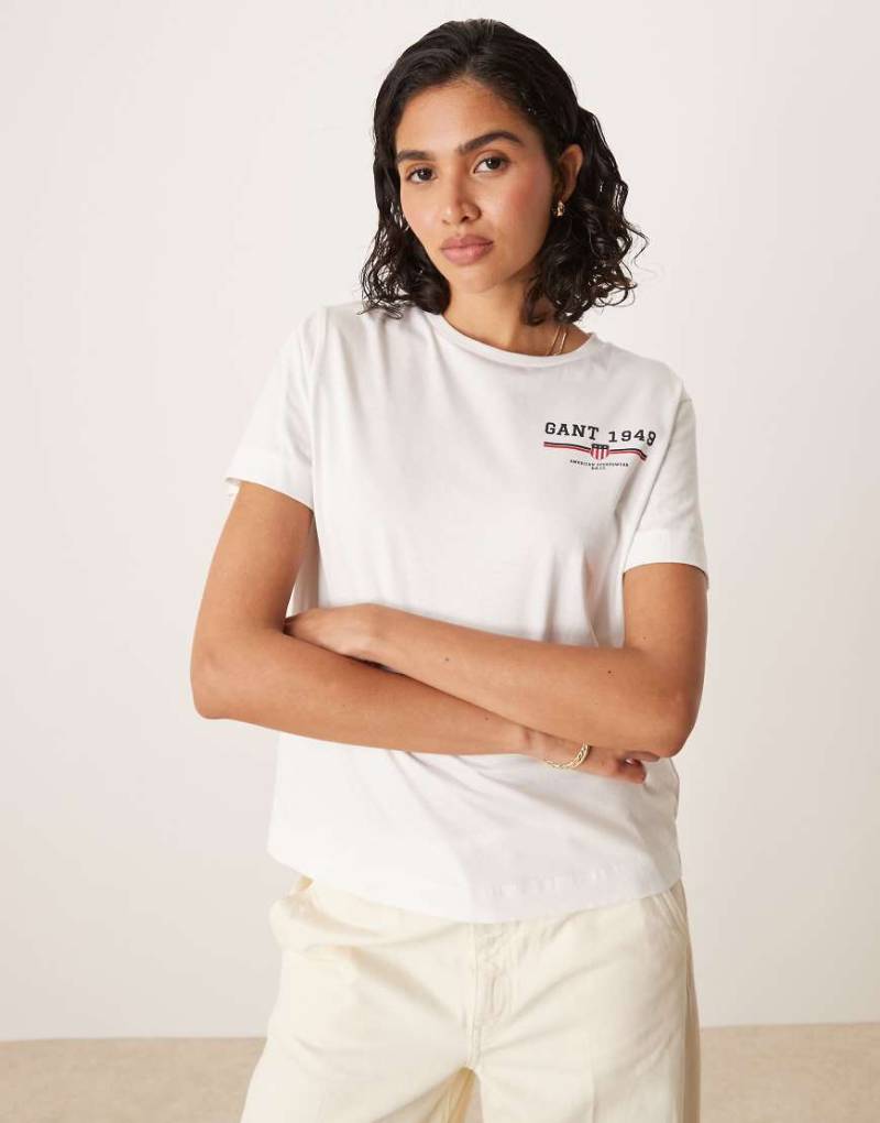 GANT - T-Shirt in Weiß mit kleinem Logo von Gant