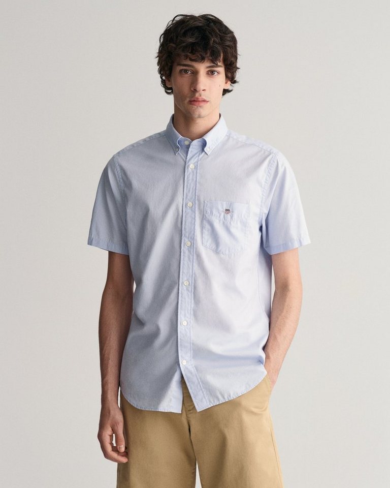 Gant Kurzarmhemd Regular Fit Popeline Hemd leicht strapazierfähig pflegeleicht mit einer kleinen Logostickerei auf der Brusttasche von Gant