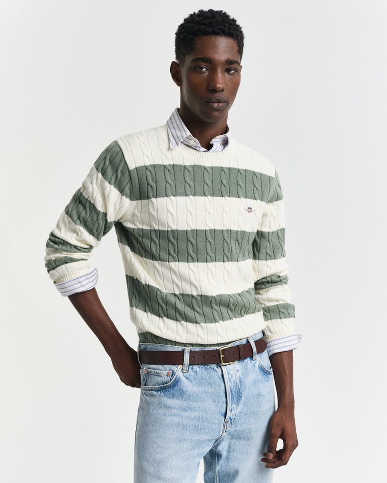 Gant Rundhalspullover STRIPED COTTON CABLE C-NECK besticht durch ein durchgehendes Streifenmuster in Zopfstrickstruktur Gant Rundhalspullover STRIPED COTTON CABLE C-NECK besticht durch ein durchgehendes Streifenmuster in Zopfstrickstruktur von Gant