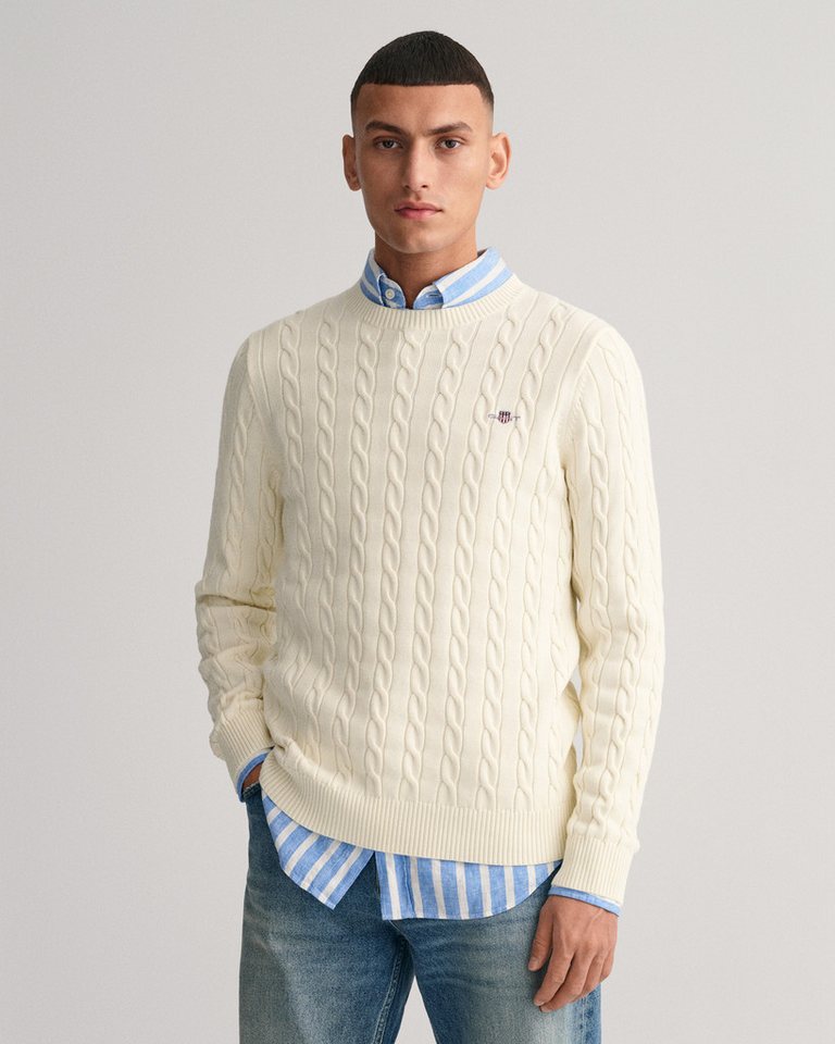 Gant Strickpullover COTTON CABLE C-NECK mit Wappen-Logostickerei auf der Brust von Gant