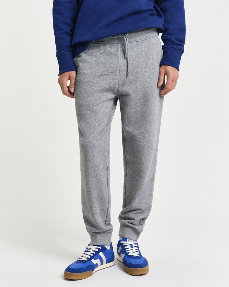 Gant Sweathose REG SHIELD SWEATPANTS mit Logostickerei unterhalb des Bunds von Gant