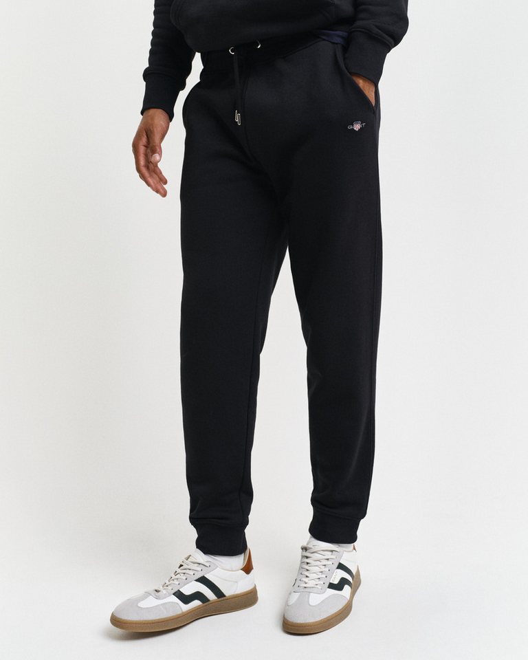 Gant Sweathose REG SHIELD SWEATPANTS mit Logostickerei unterhalb des Bunds von Gant