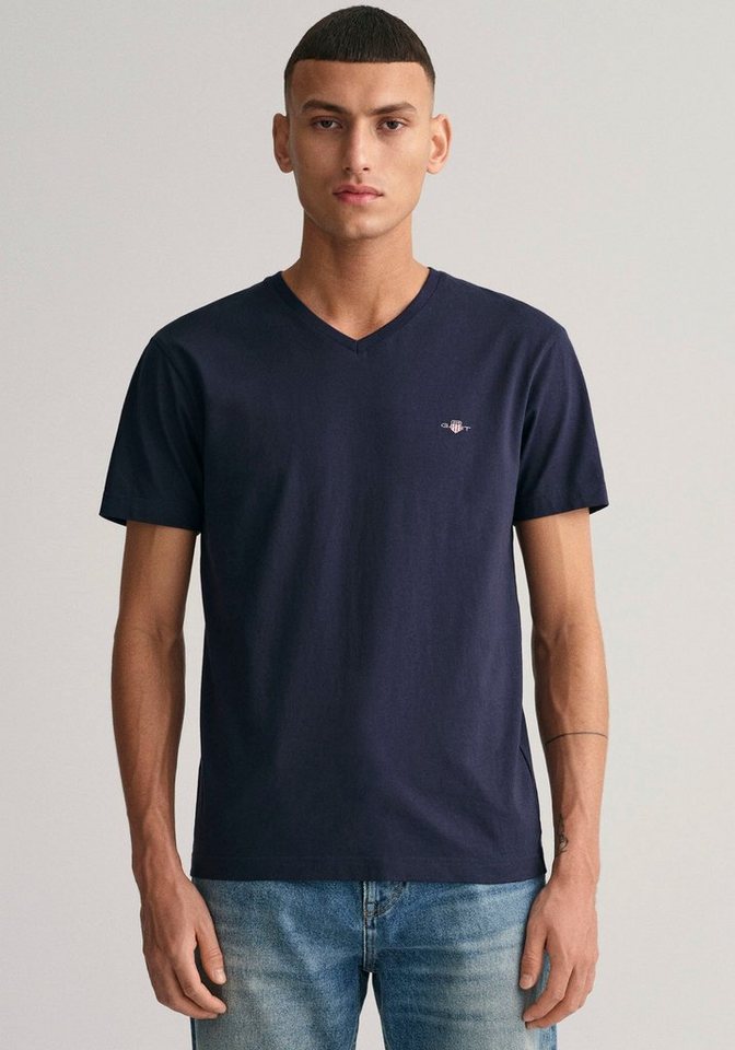 Gant T-Shirt SLIM SHIELD V-NECK T-SHIRT mit einer kleinen Logostickerei auf der Brust von Gant