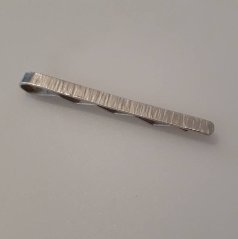 Krawattenklammer in Silber Mit Hammerschlag von GanzSchoenFunkelnd