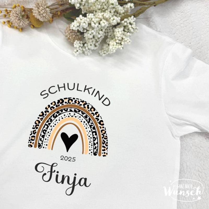Kids Shirt - Schulkind+Regenbogen | Leoprint Einschulung Geschenk Erste Klasse 100% Baumwolle Personalisierbar Schulkind Leo von Ganznachwunsch