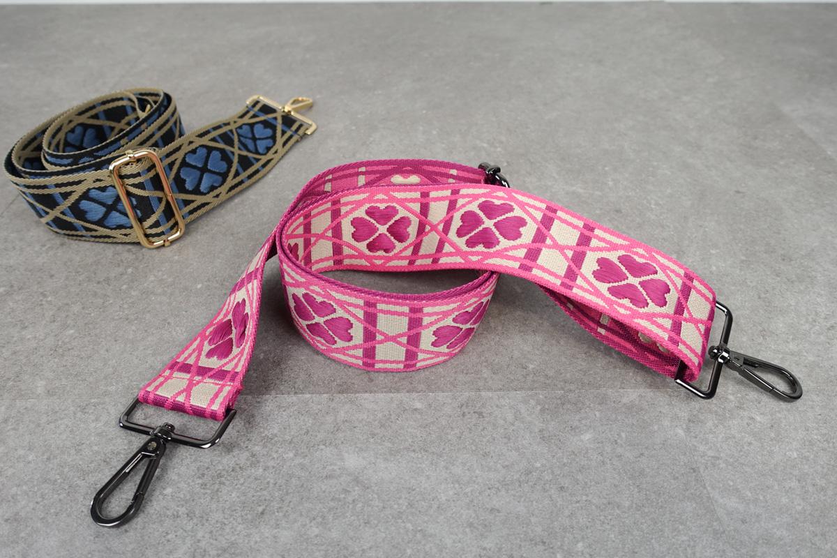 Breiter Taschengurt Glücksklee Pink | Bunter Taschenriemen Mit Karabiner Breiter Taschengurt Glücksklee Pink | Bunter Taschenriemen Mit Karabiner von GarageSixtysix