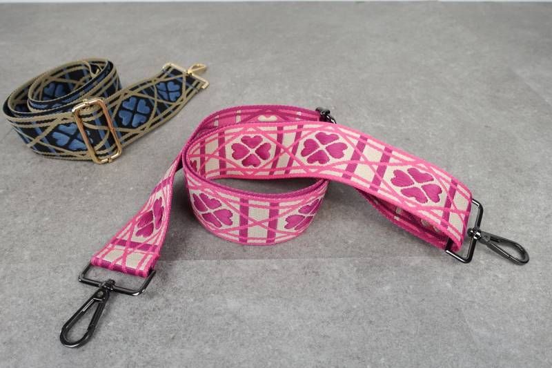 Breiter Taschengurt Glücksklee Pink | Bunter Taschenriemen Mit Karabiner Breiter Taschengurt Glücksklee Pink | Bunter Taschenriemen Mit Karabiner von GarageSixtysix