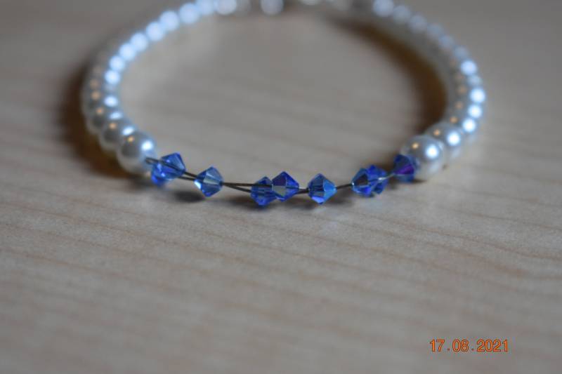 Brautschmuck Brautarmband Armschmuck Perlenarmband Weiß Blau Ab Swarovski Kristalle Etwas Blaues Something Blue Geschenk Hochzeit von GaramondKreation