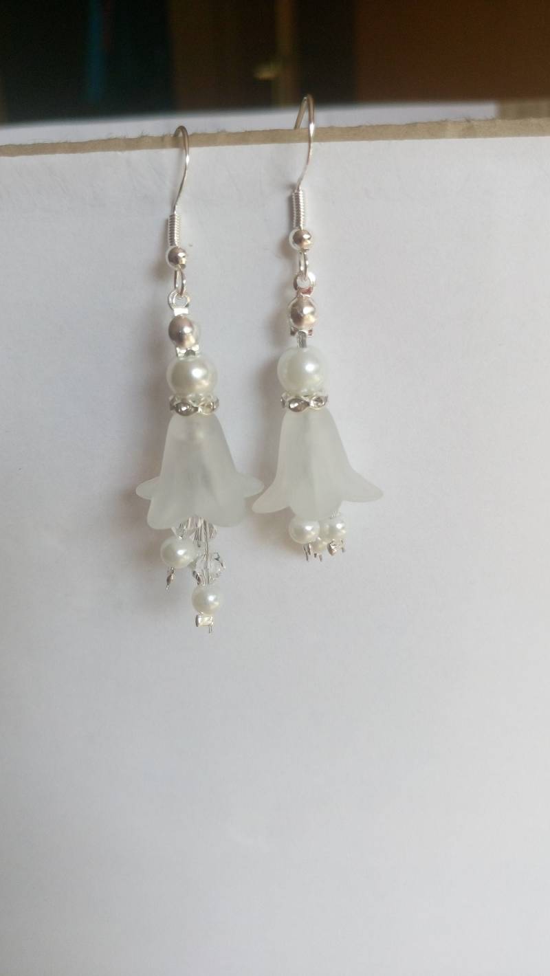 Brautschmuck Brautohrringe Ohrhänger 925Er Silber Blüten Kelche Blütenkelch Weiß Swarovski Damen Geschenk Verlobte Freundin Braut von GaramondKreation