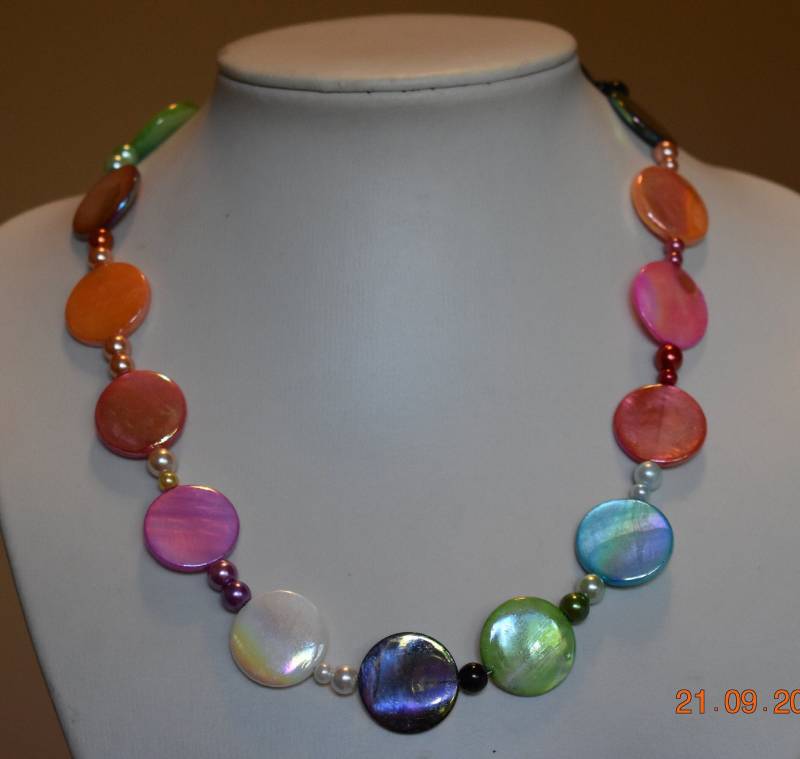 Kette Collier Regenbogen Perlmutt Glaswachsperlen 48cm Geschenk Frau Freundin Verlobte Mutter Braut Brautjungfer von GaramondKreation
