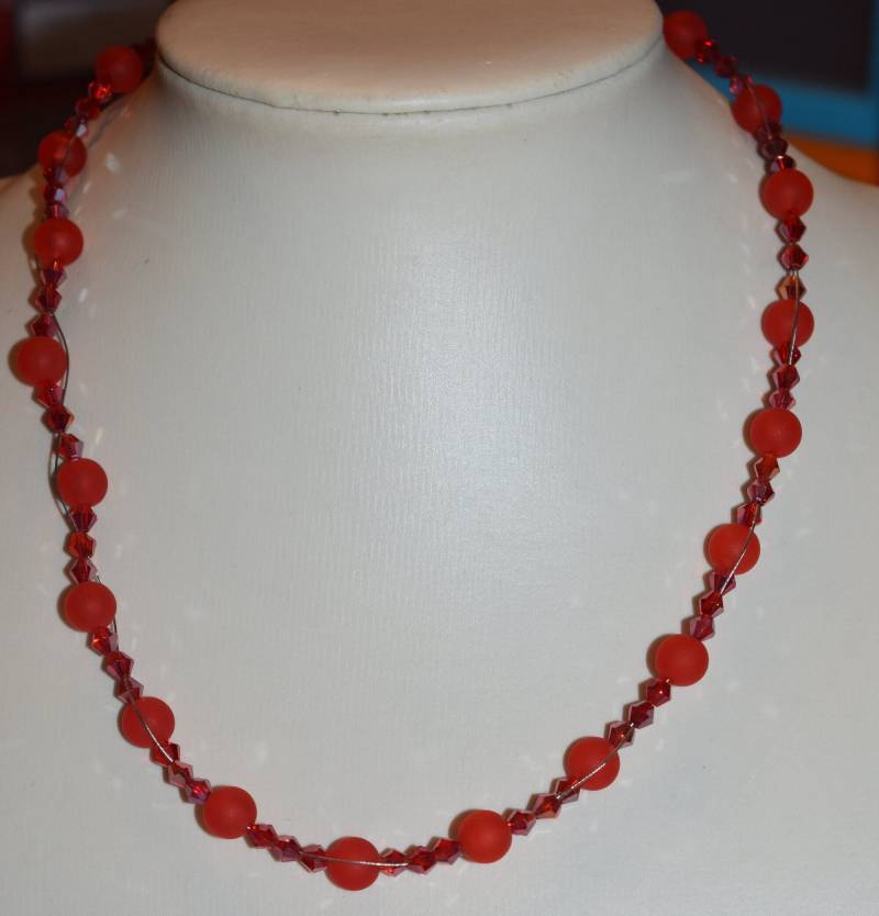 Kette Halskette Collier Perlenkette Rot Polaris-Effekt Kristall Matte Perlen Preciosa von GaramondKreation