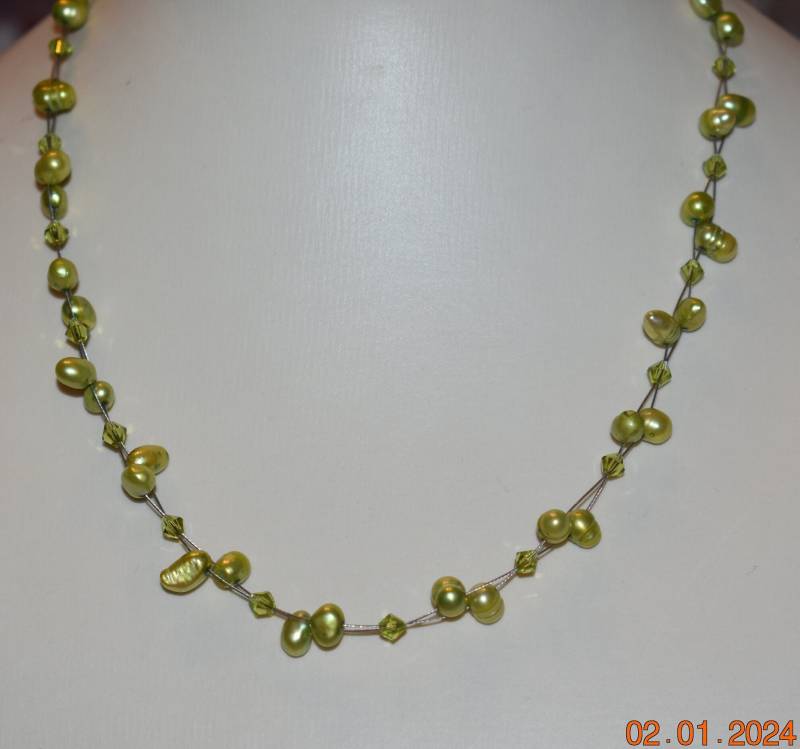 Kette Halskette Collier Süßwasserperlen Echte Perlen Zuchtperlen Grün Swarovski Perlenkette Geschenk Frau Freundin Mama Schwester von GaramondKreation