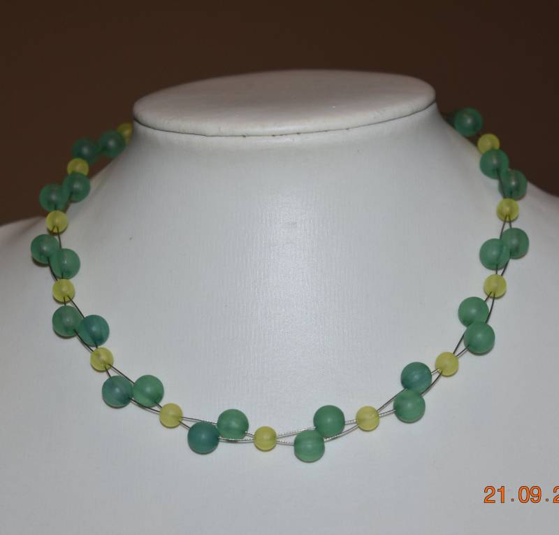 Kette Polaris-Effekt Glasperlen Matt Grün Hellgrün 39cm Geschenk Frau Verlobte Freundin Braut von GaramondKreation