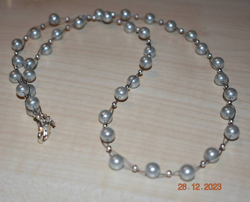 Perlenkette Kette Collier Halskette Silber Hellgrau Glaswachsperlen Geschenk Muttertag Frau Freundin Verlobte Schwester Tante von GaramondKreation