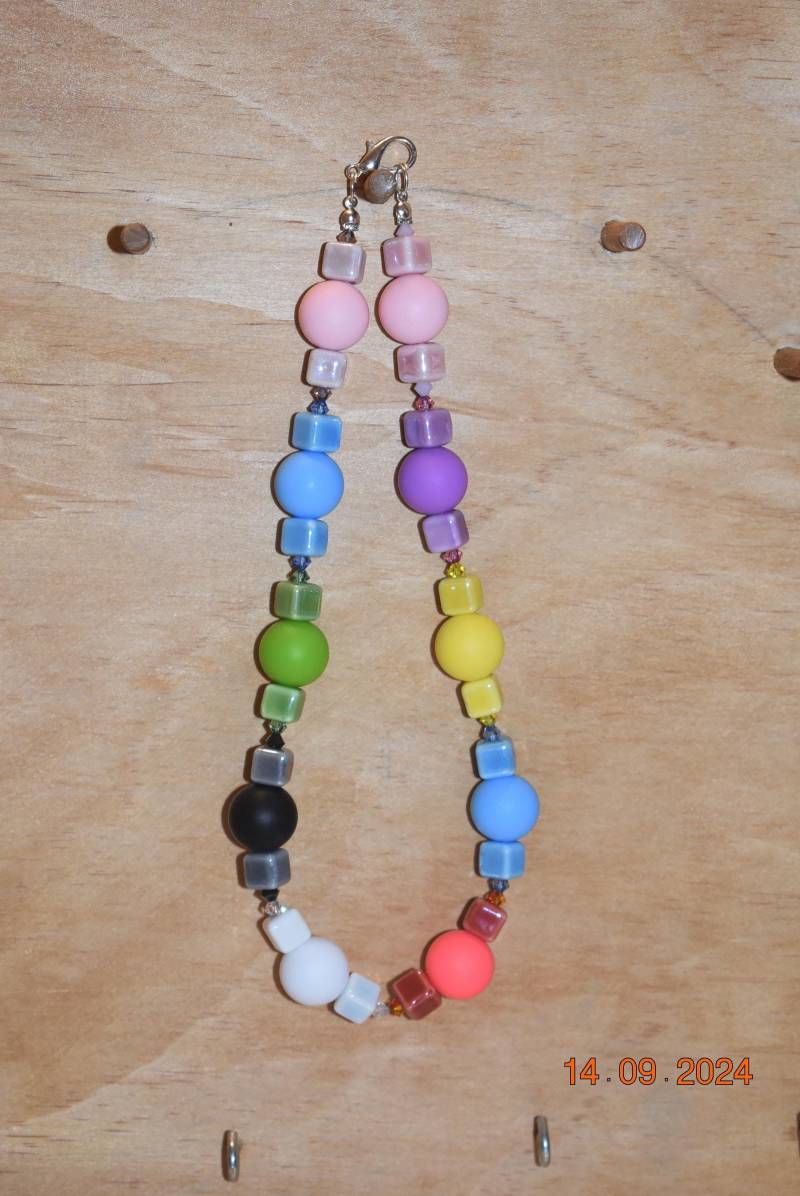Perlenkette Kette Halskette Collier Regenbogenkette Regenbogen Silikonperlen Keramikperlen Geschenk Bunt Farbmix Rainbow Mama Frau Freundin von GaramondKreation