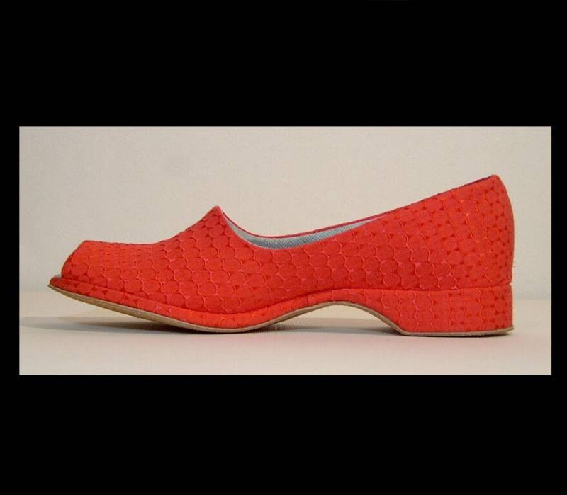 Gr. 7 - 1940Er 1950Er Jahre Oomphies Peeptoe Pantoffeln Leuchtend Korall-Orange Mit Wabenmuster Wie Neu Keilabsatz von Garbostreasures