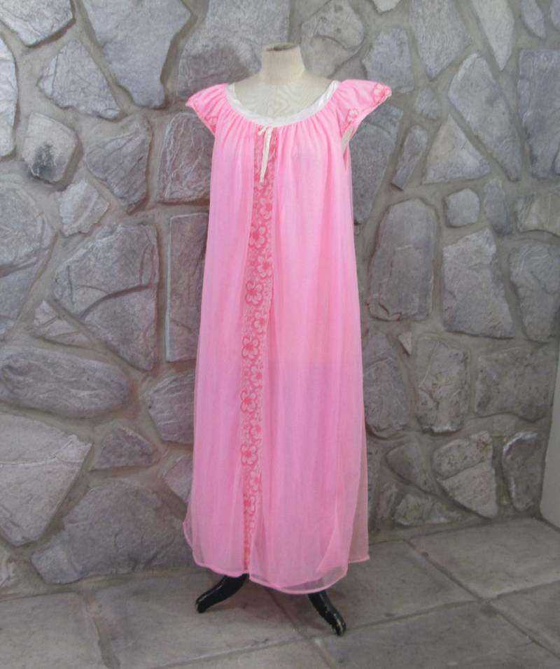 Vintage 60Er Jahre Rosa Spitze & Schiere Peignoir Negligee Nachthemd von GardenSpring