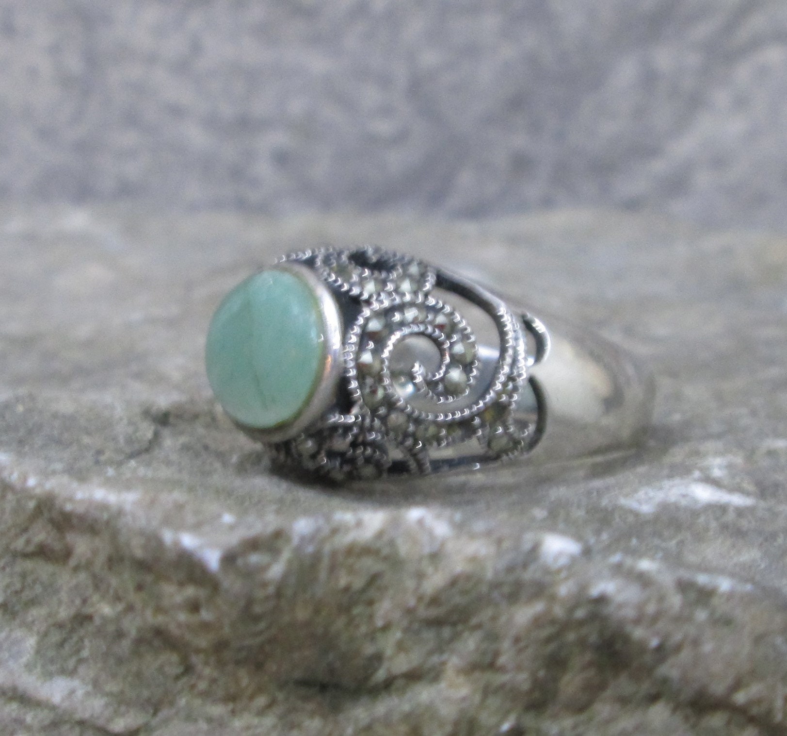 Vintage Marsala Sterling Silber 925 Durchbohrt Markasit Und Jade Ring Vintage Marsala Sterling Silber 925 Durchbohrt Markasit Und Jade Ring von GardenSpring