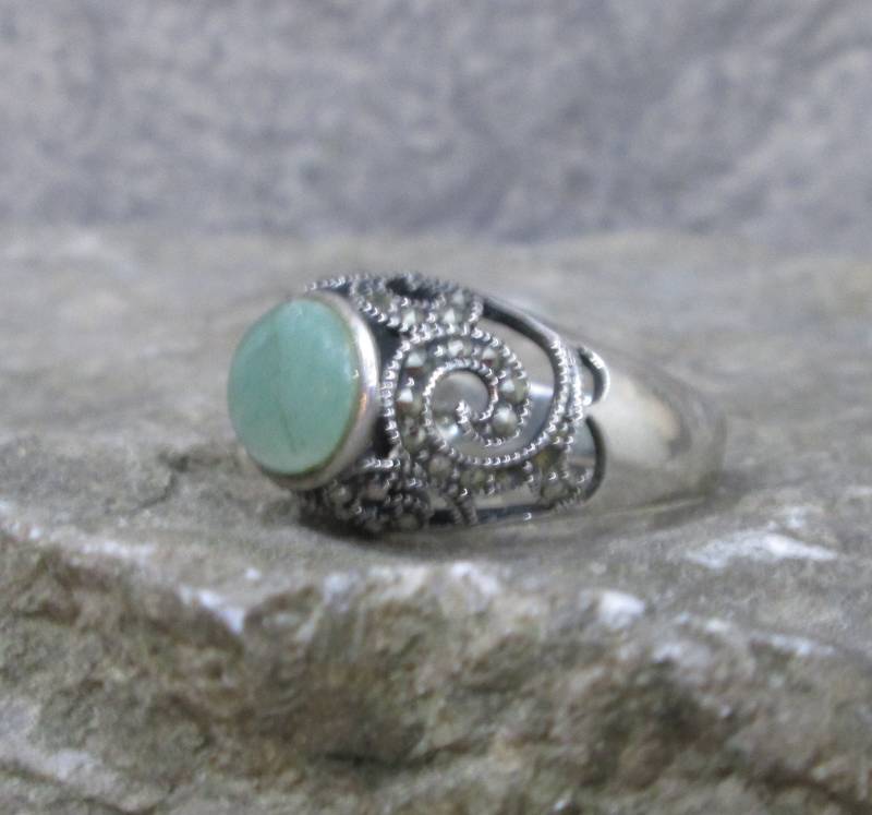 Vintage Marsala Sterling Silber 925 Durchbohrt Markasit Und Jade Ring Vintage Marsala Sterling Silber 925 Durchbohrt Markasit Und Jade Ring von GardenSpring