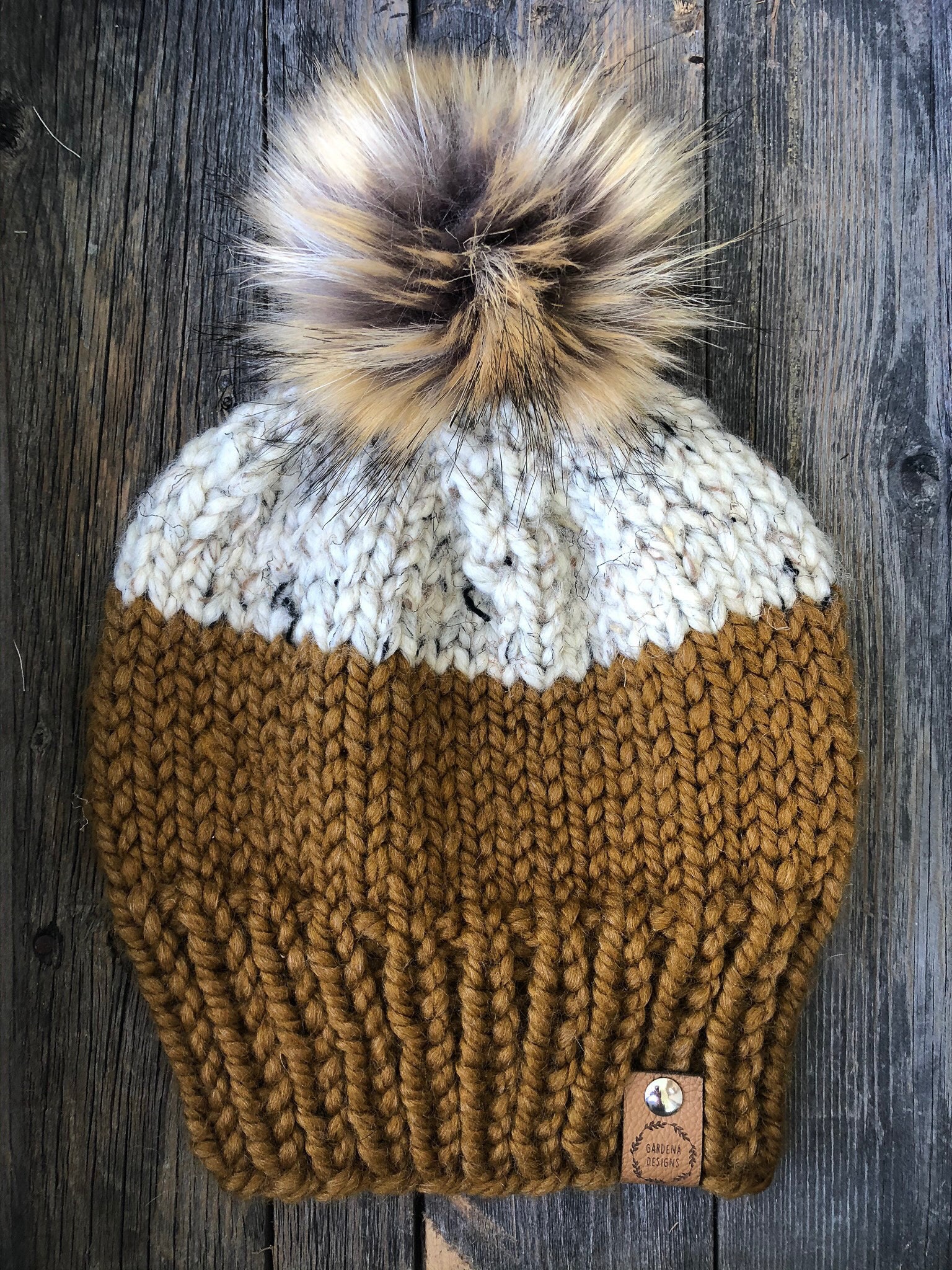 Flachs Zwei-Ton-strickmütze Mit Faux Fir Pom/Benutzerdefinierte Farben Erhältlich Flachs Zwei-Ton-strickmütze Mit Faux Fir Pom/Benutzerdefinierte Farben Erhältlich von GardenaDesigns