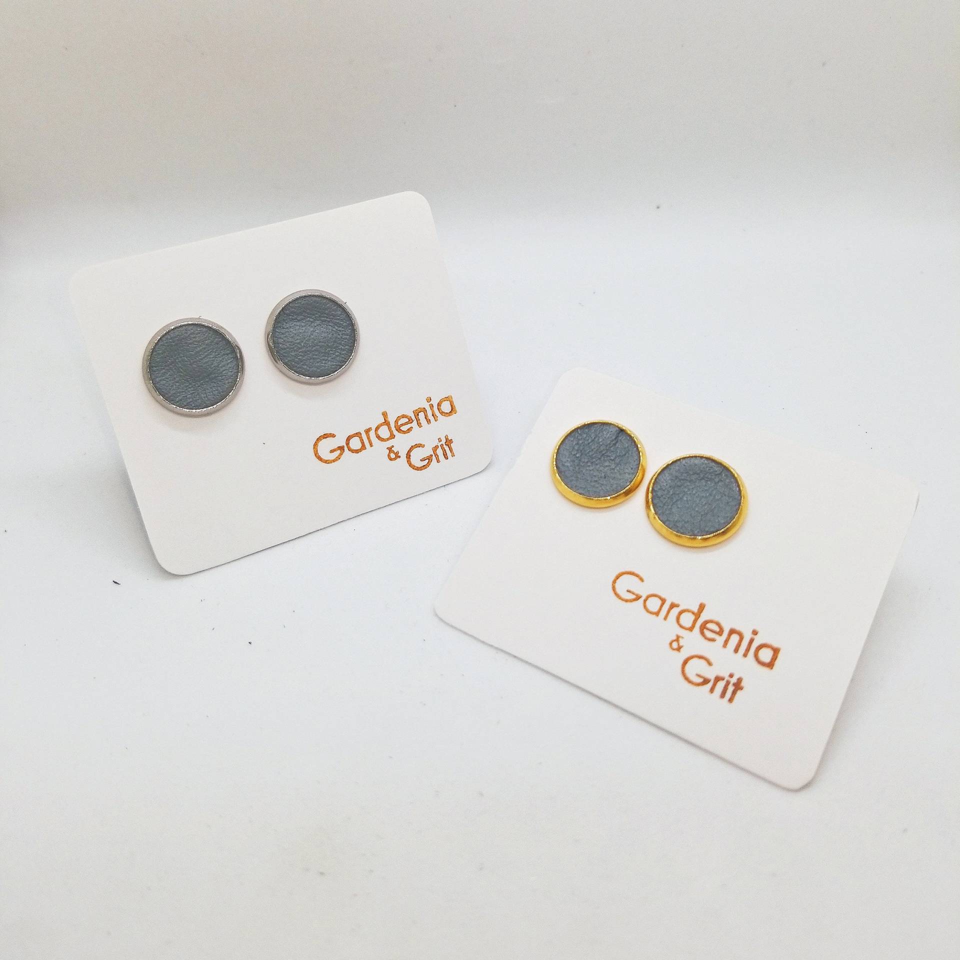 Ohrringe - Leder Ohrstecker Edelstahl Gold Ton Reclaimed Studs Ohrringe - Leder Ohrstecker Edelstahl Gold Ton Reclaimed Studs von GardeniaAndGrit