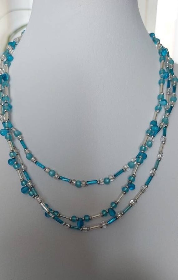 3 Reihige Hellblaue Glasperlenkette, 3strangkette, Kurzes Glasperlencollier von Garfunkelstein