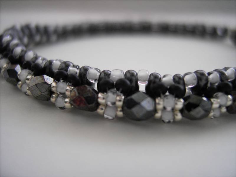 Armband Anthrazit-Weiß-Silber Mit Magnetverschluss von Garfunkelstein