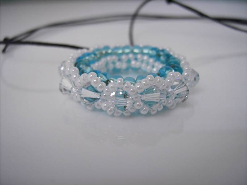 Beaded Perlendonut An Schwarzer Kordel von Garfunkelstein